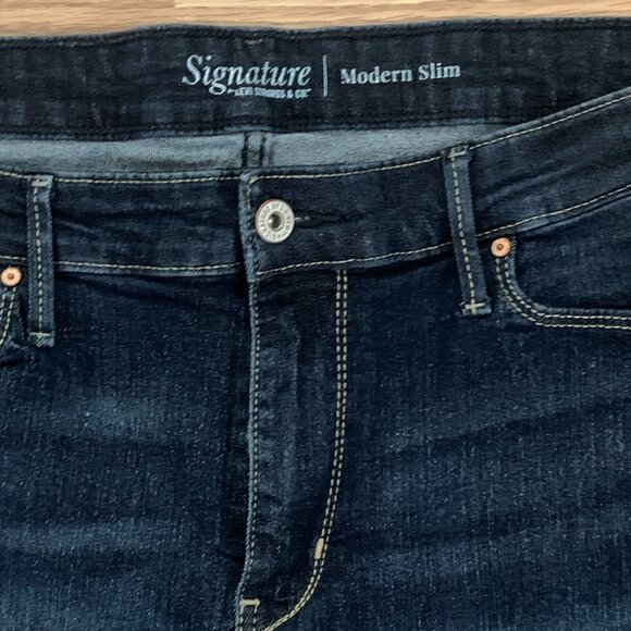 Signature Levis Jeans Women's Size 16S Blue Straight Leg Slim High Rise Pants - Picture 11 of 15